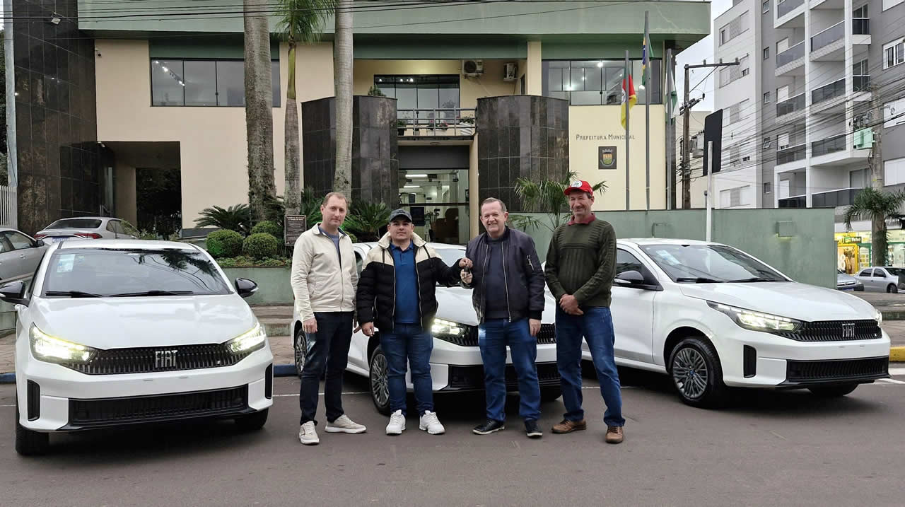 Arroio do Meio recebe três novos veículos para atendimentos da Secretaria de Saúde