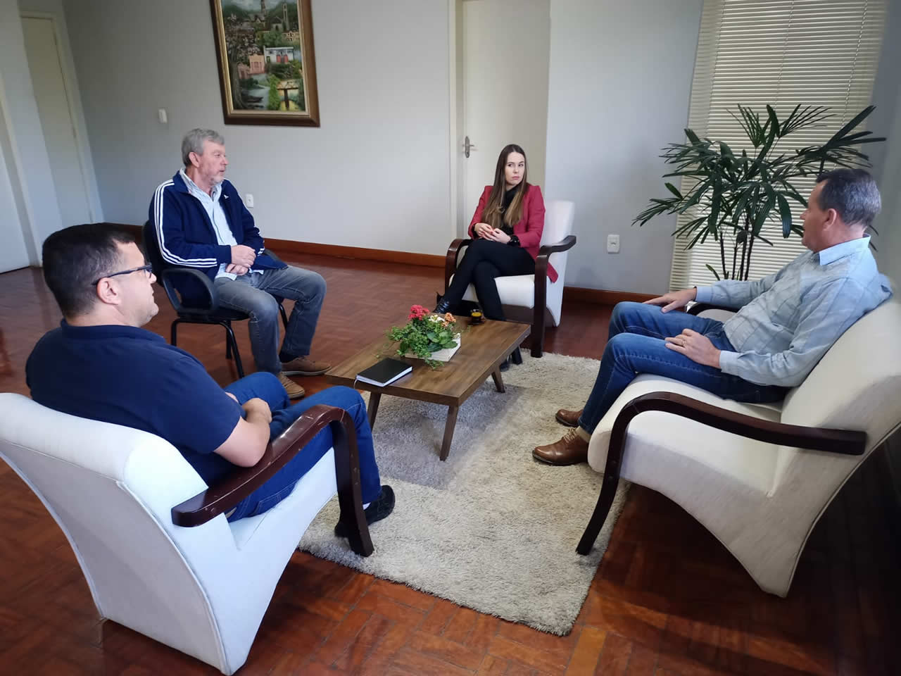 Administração recebe a visita da delegada Dieli Caumo Stobbe