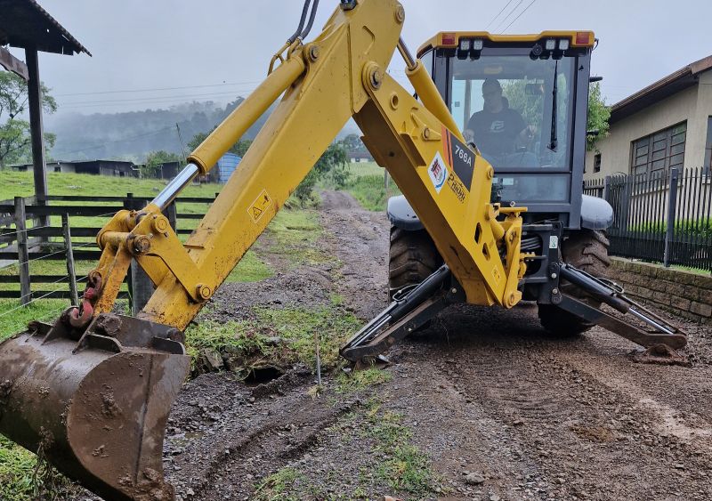 Chuvas intensas causam danos em estradas e mobilizam equipes