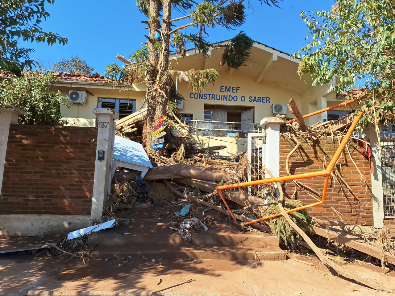 Administração comemora empenho da Escola Municipal Construindo o Saber