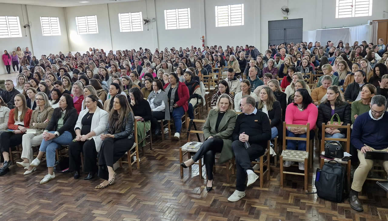 Formação e acolhimento marcam a Parada Pedagógica 2025