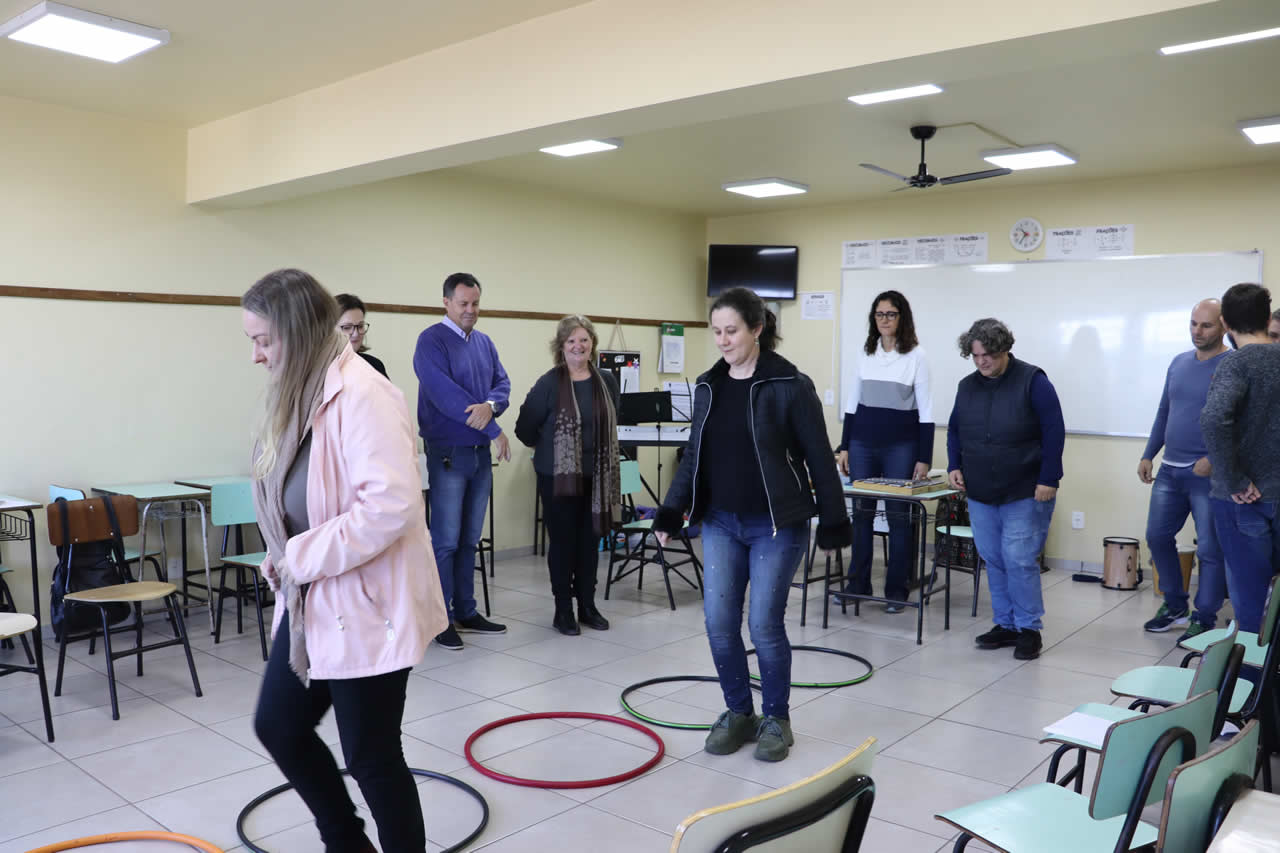 Dia de estudos reúne profissionais da rede municipal de ensino