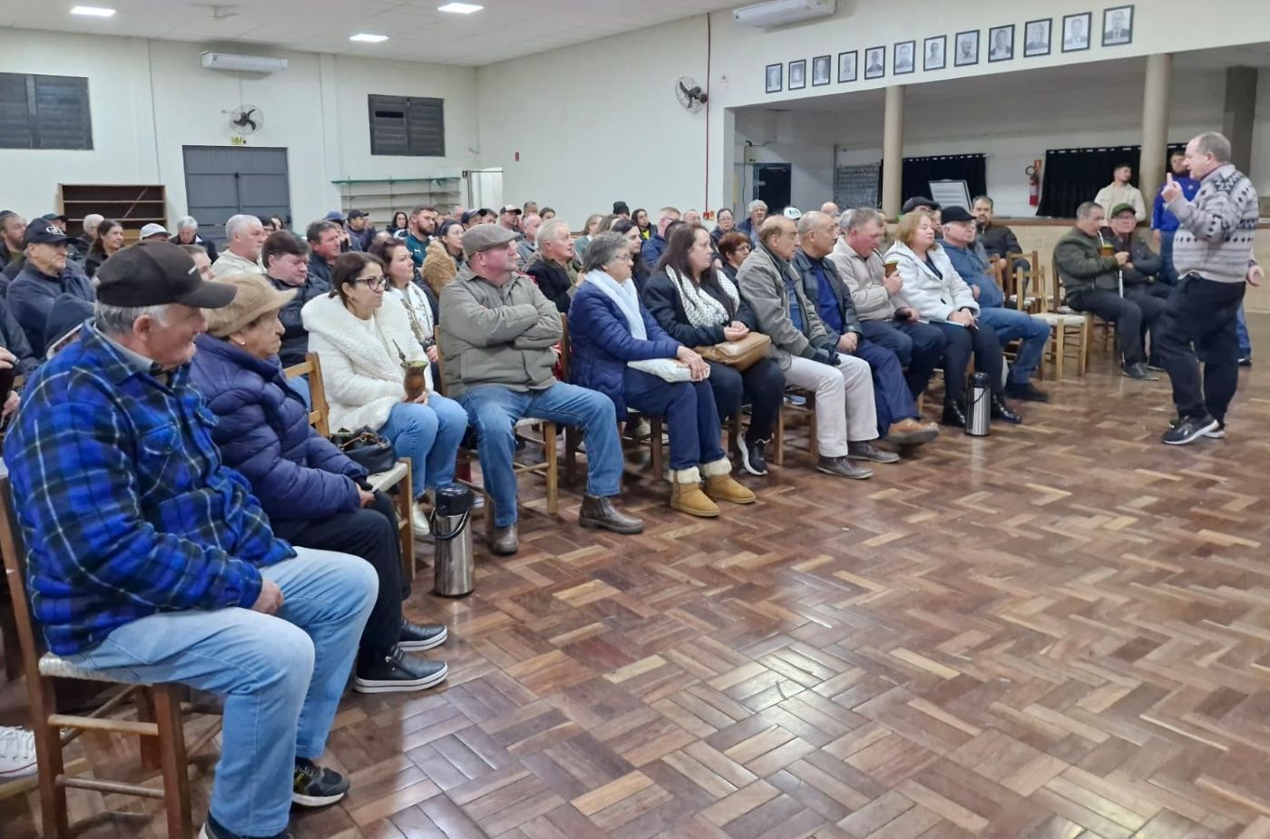 Reunião apresenta programa de indenização para famílias em áreas de requalificação urbanística