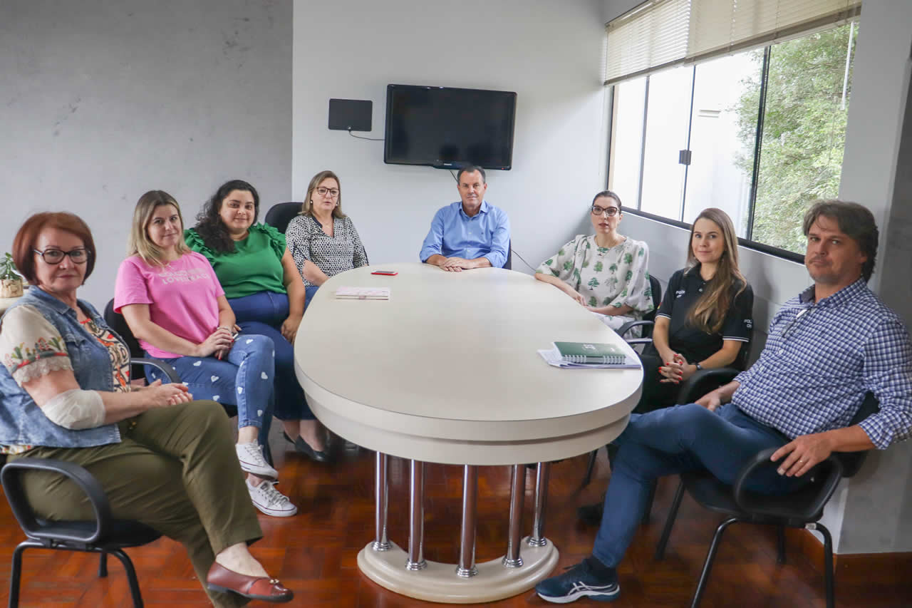 Reunião debate instalação de um espaço de atendimento às mulheres vítimas de violência