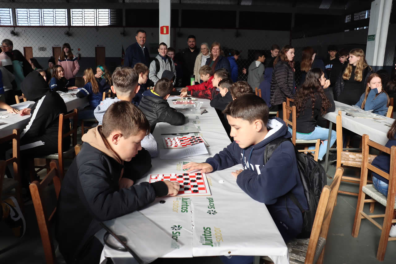 Jogos Inteligentes estimulam a mente dos alunos da rede municipal