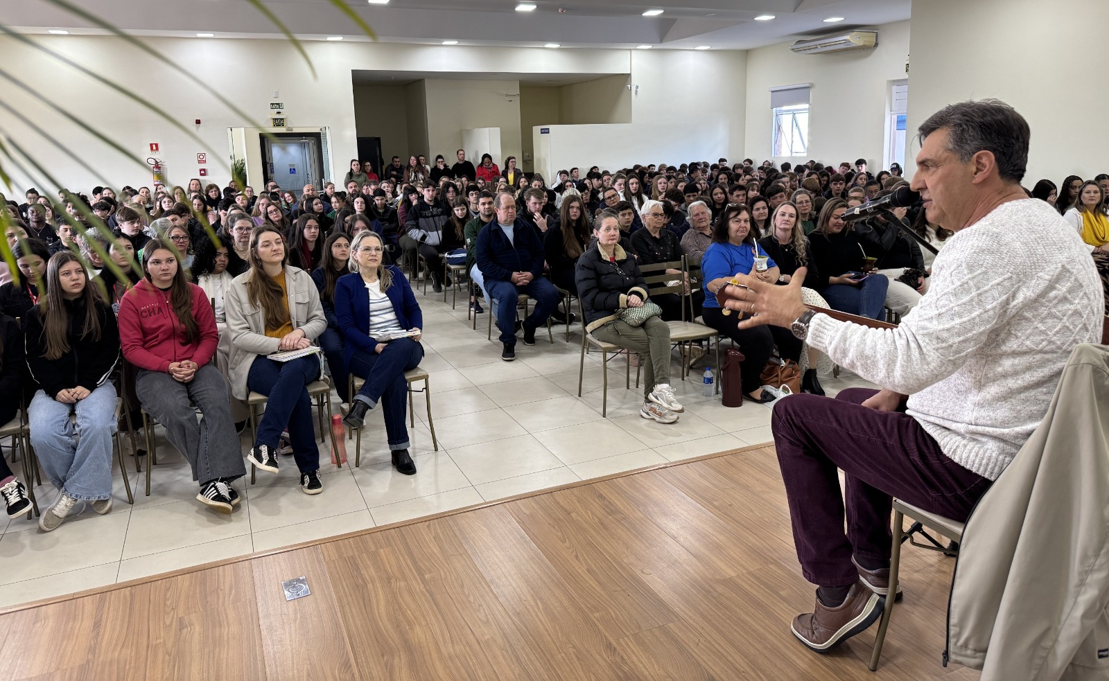 Palestra com Jorge Trevisol reúne mais de 350 pessoas em reflexão sobre saúde integral e propósito de vida