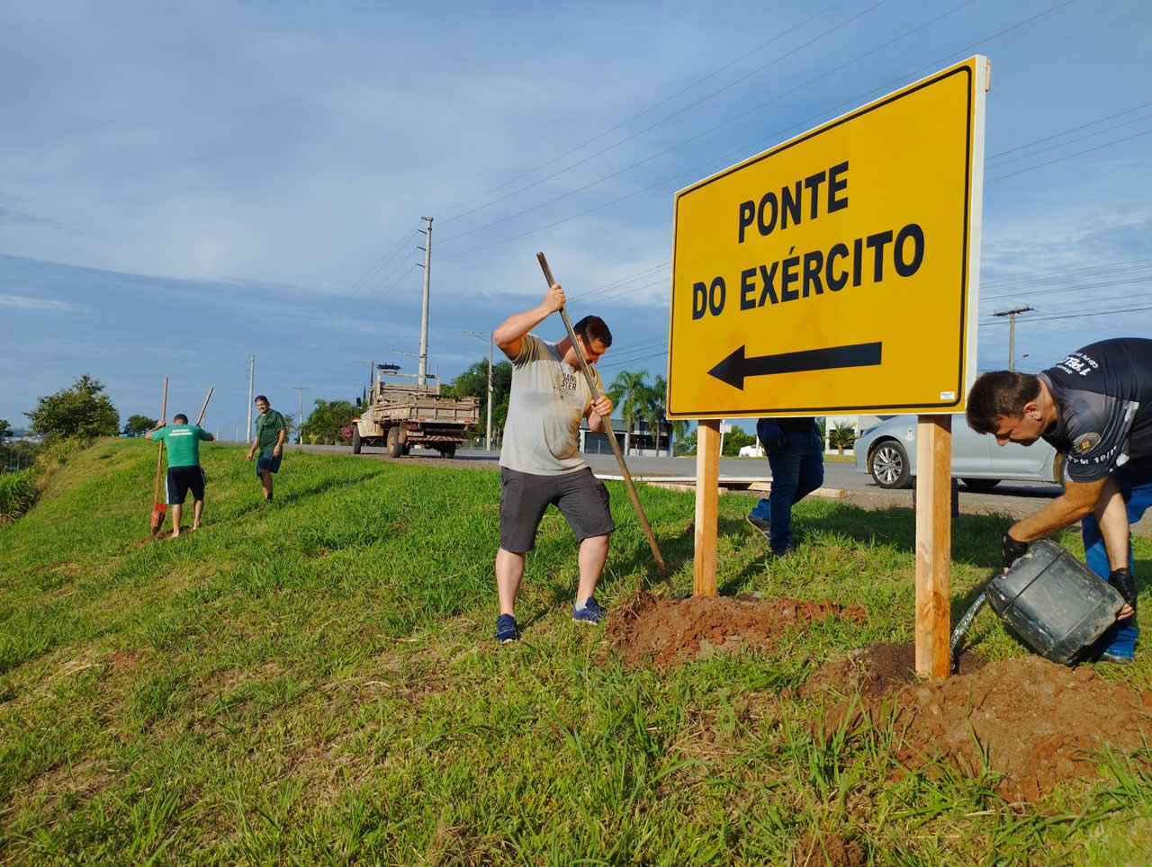 Arroio do Meio instala placas para sinalizar acessos às pontes do Exército e de Ferro