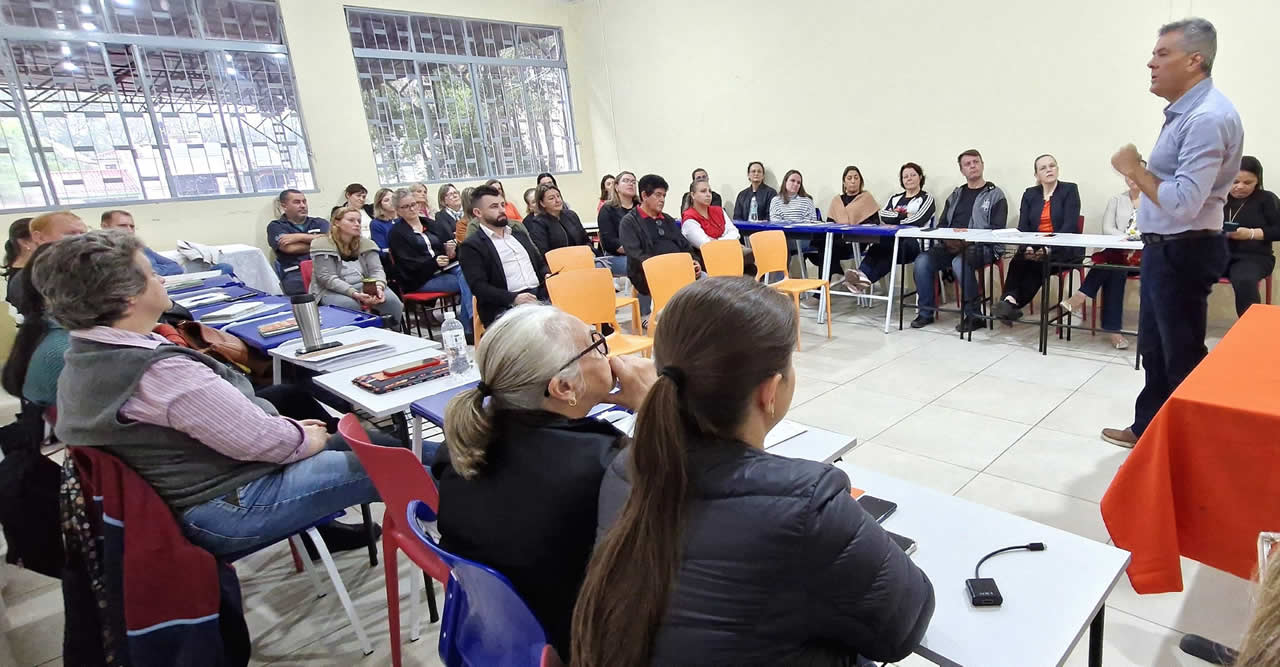 Rede discute ações de proteção a crianças e adolescentes