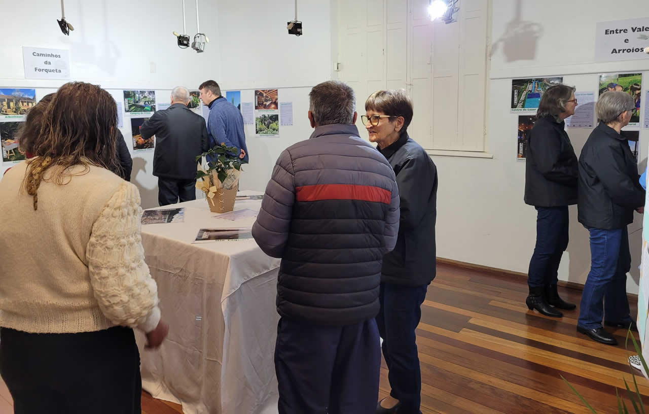 Exposição convida o público a ver, experienciar e sentir o turismo local