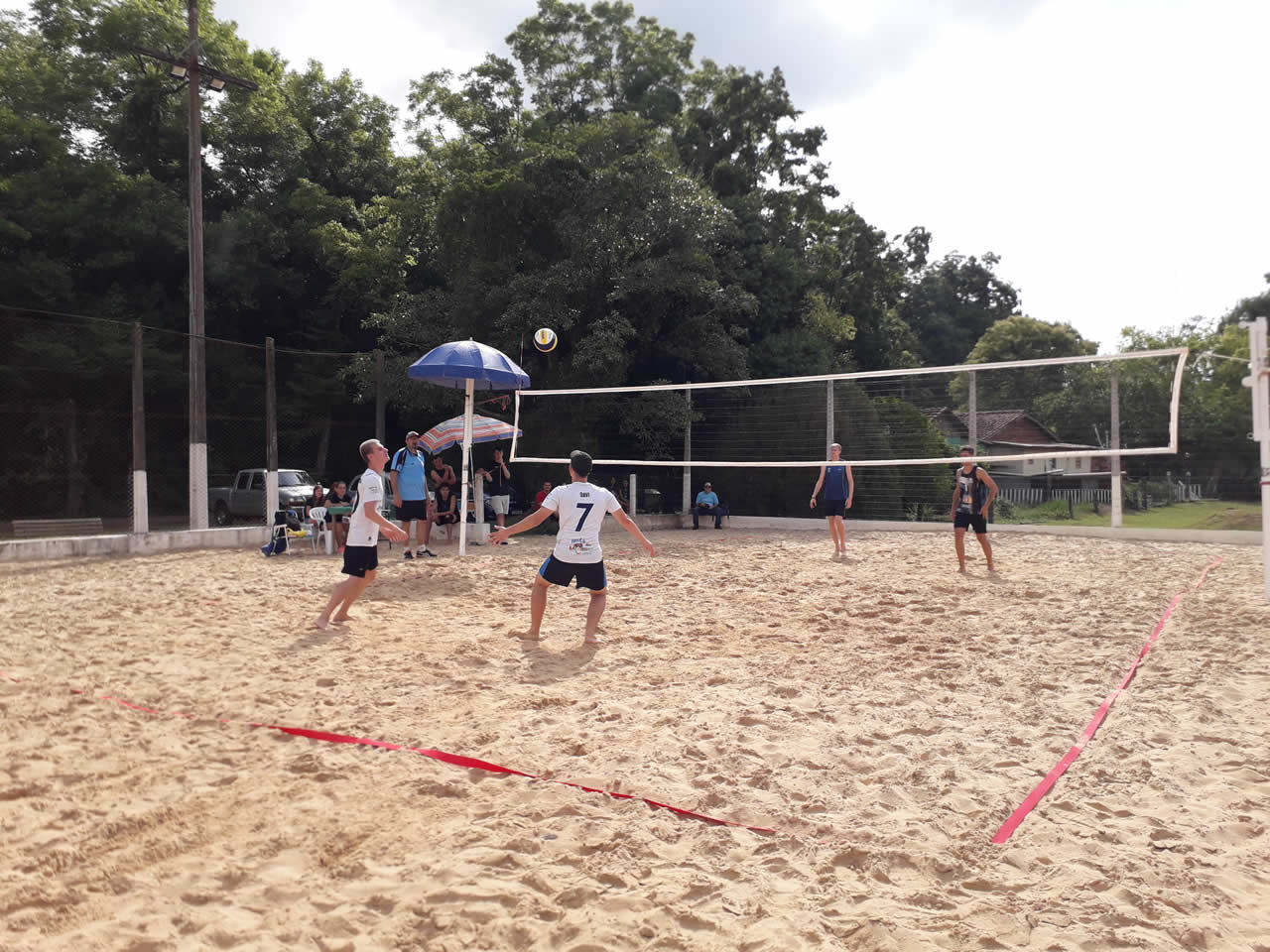 Competições de Beach Soccer e Futevôlei movimentam a área de lazer neste sábado