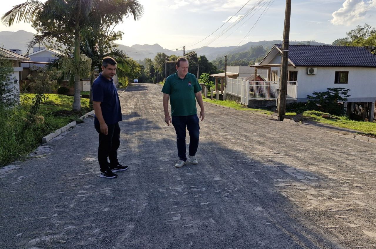Pavimentação associativa da rua Liberdade, no bairro Bela Vista, é concluída