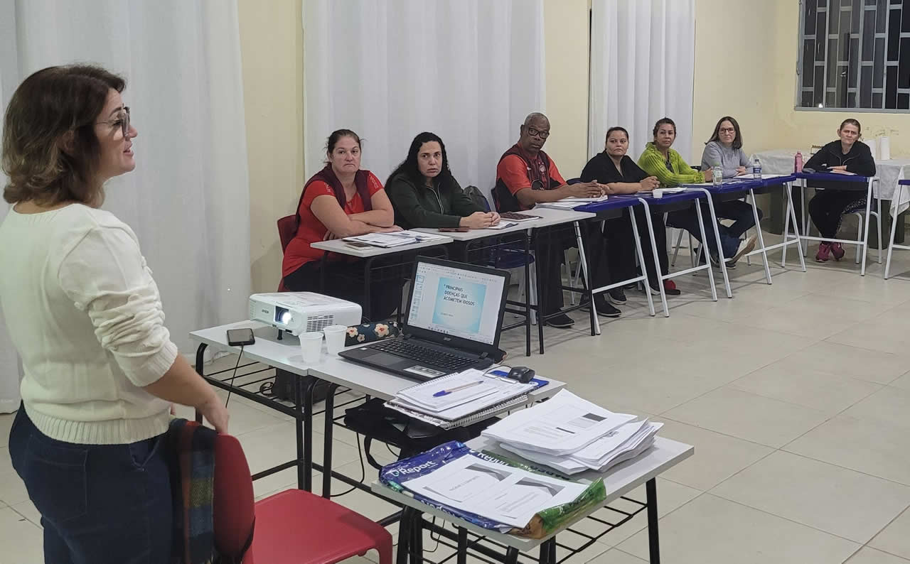 Curso de cuidador de idosos reúne 20 pessoas em Arroio do Meio
