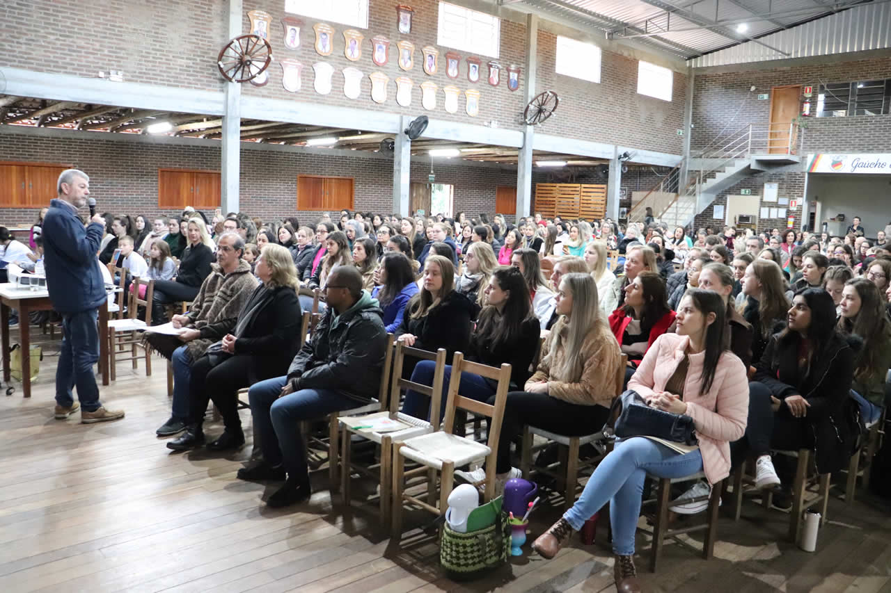 Seminário de Educação aborda o tema “Sobre transversalidades numa escola real”