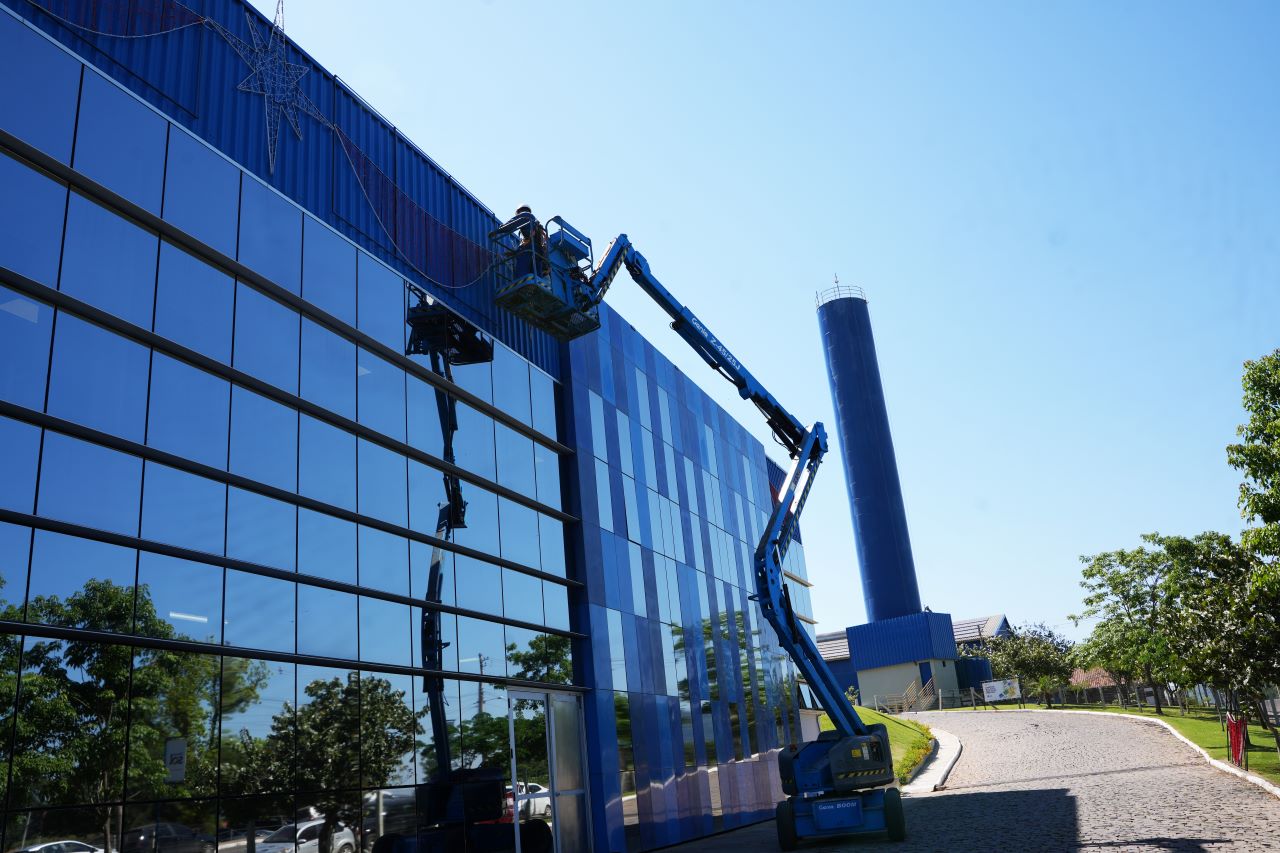 Girando Sol começa a montagem de mais uma grande decoração natalina