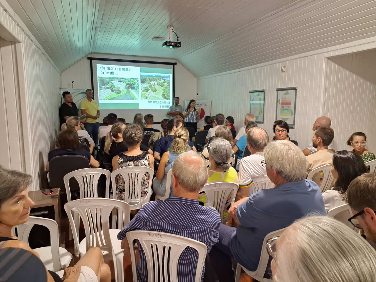 Revitalização da Área de Lazer é debatida em reunião comunitária