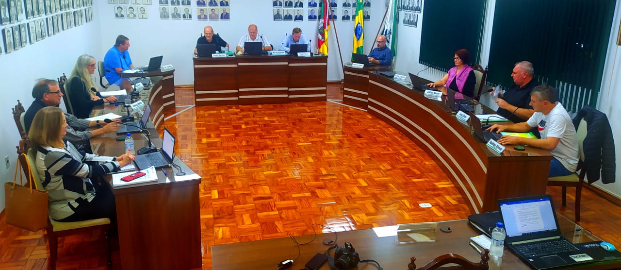 Legislativo aprova aquisição de reservatórios de água para comunidade que mantém fonte natural