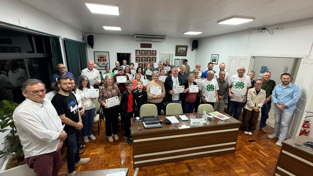 Câmara de Arroio do Meio homenageia ex-integrantes dos Clubes 4-S