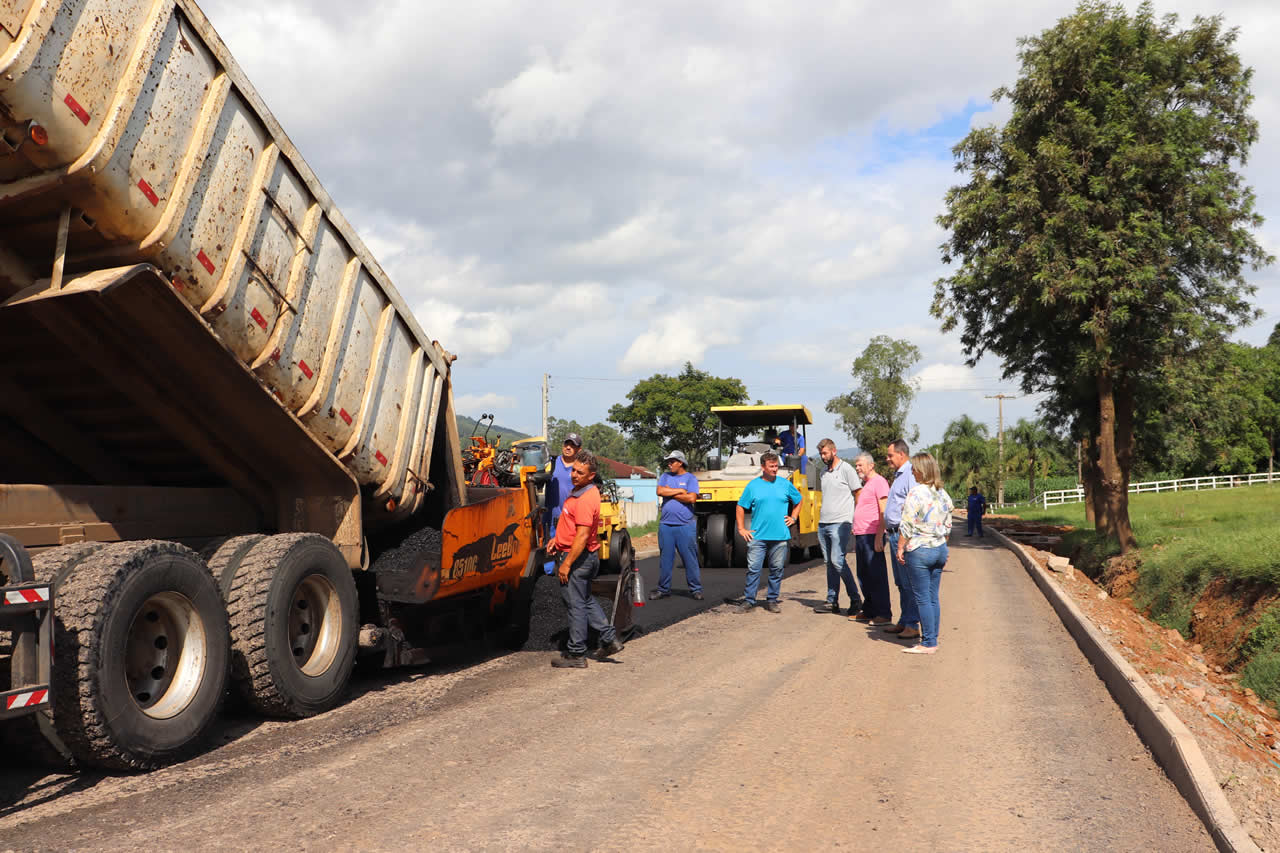 Arroio Grande recebe a primeira camada asfáltica do trecho