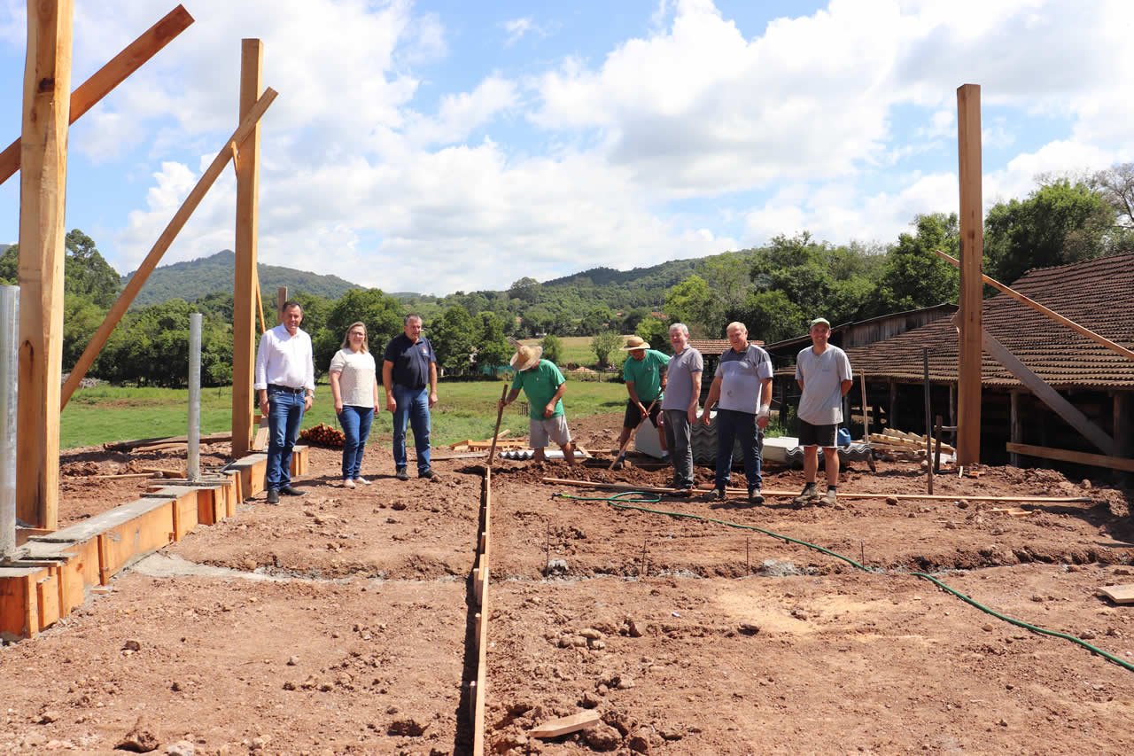 Terraplanagens beneficiam produtores de Forqueta e Forqueta Baixa