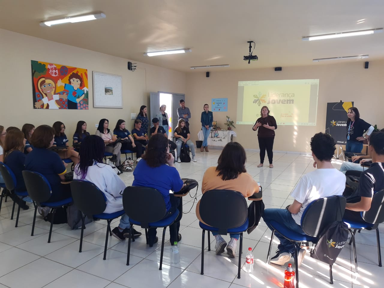 Parceria entre Sicredi e Secretaria da Educação desenvolve formação Liderança Jovem