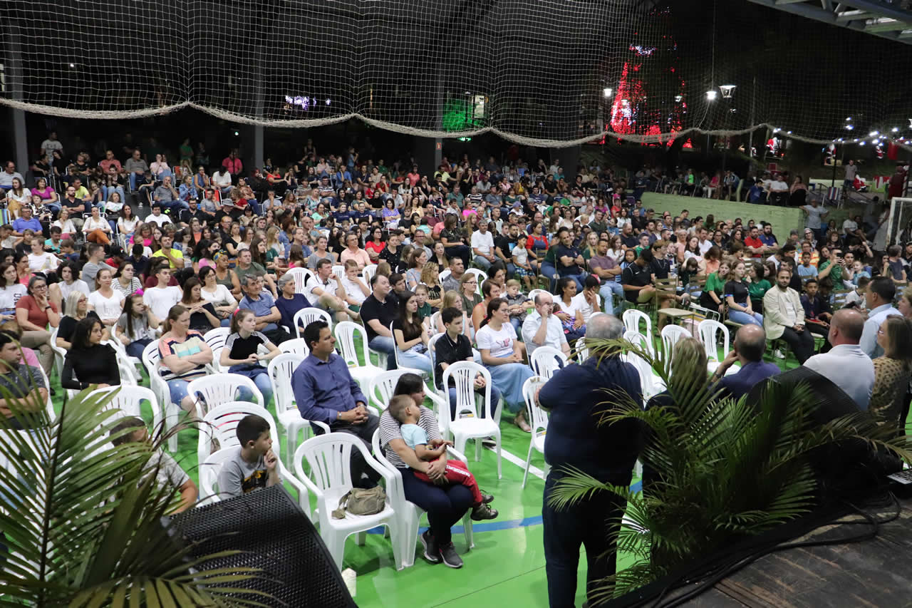 Obra literária “Um passo no meu espaço” é lançada em noite festiva