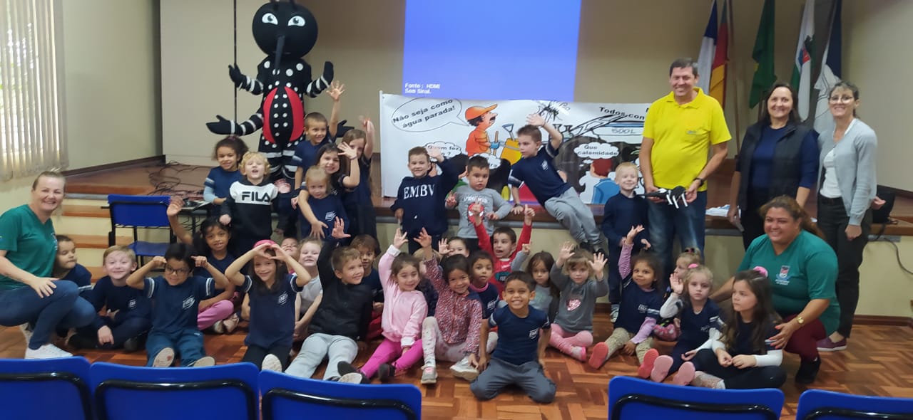 Município realiza ações de conscientização contra a dengue nas escolas