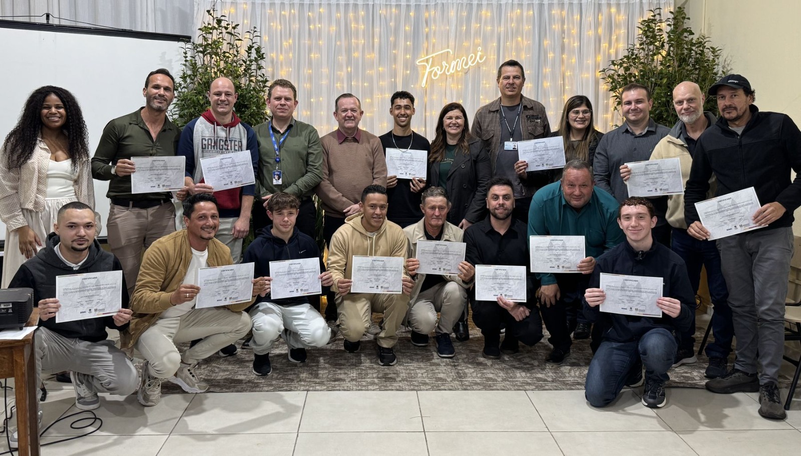 Eletricidade Predial forma 15 participantes e Costura Industrial inicia aulas