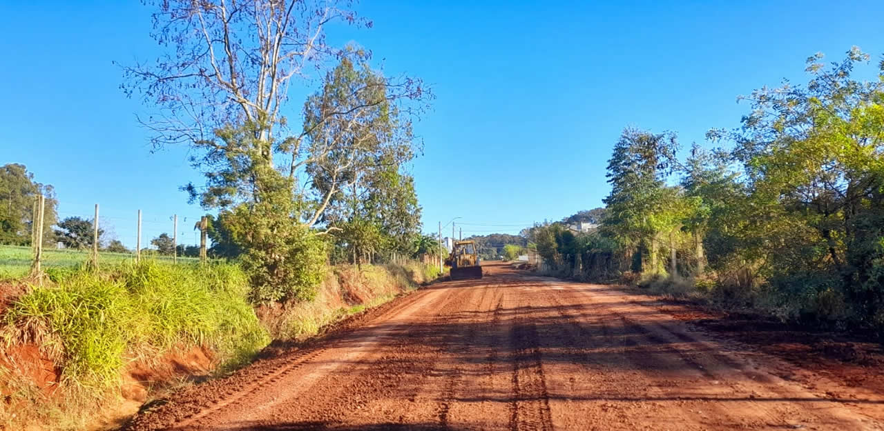 Secretaria de Obras atua na recuperação de estradas após as chuvas