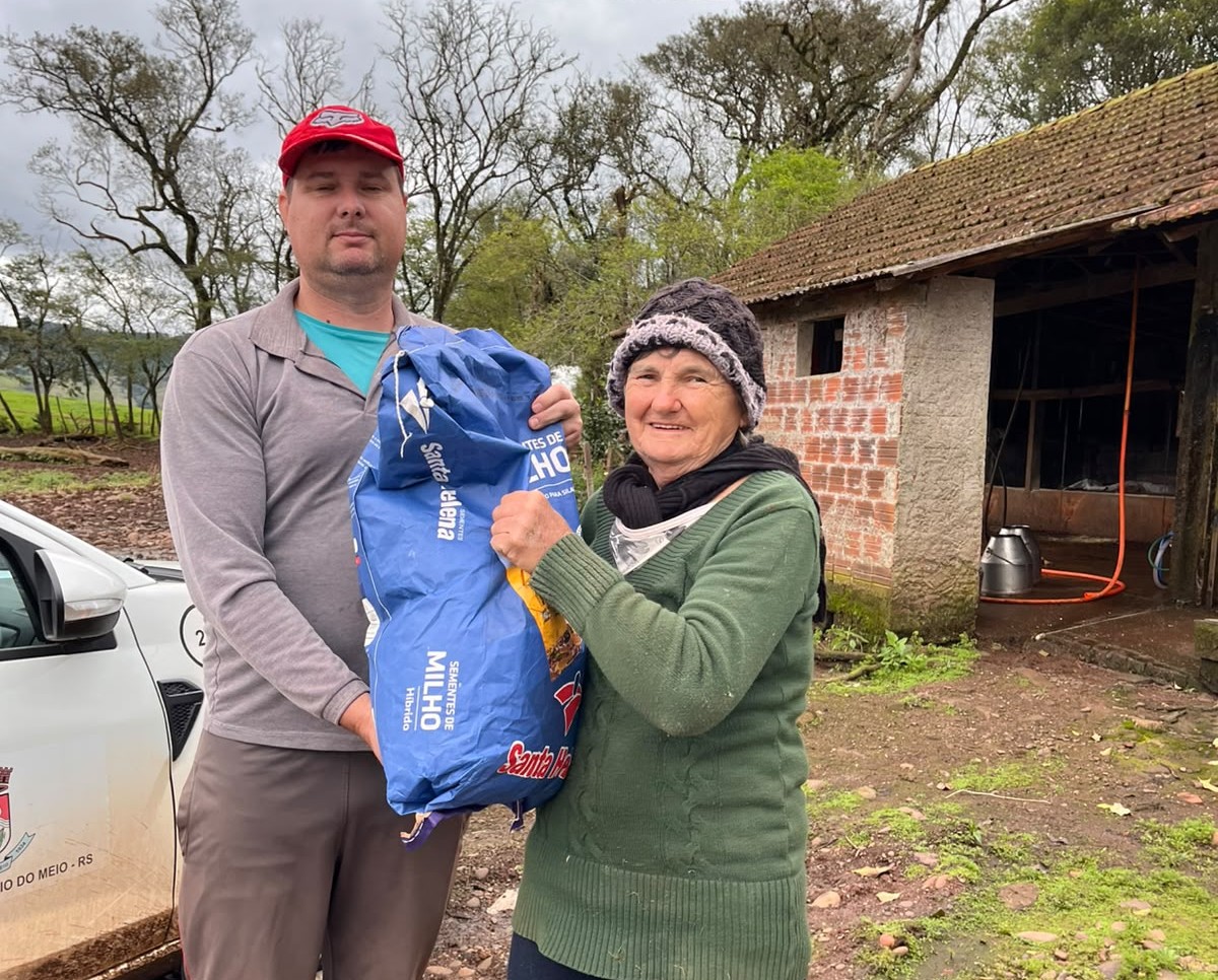 Agricultura entrega mais de 500 sacos de sementes de milho diretamente nas propriedades