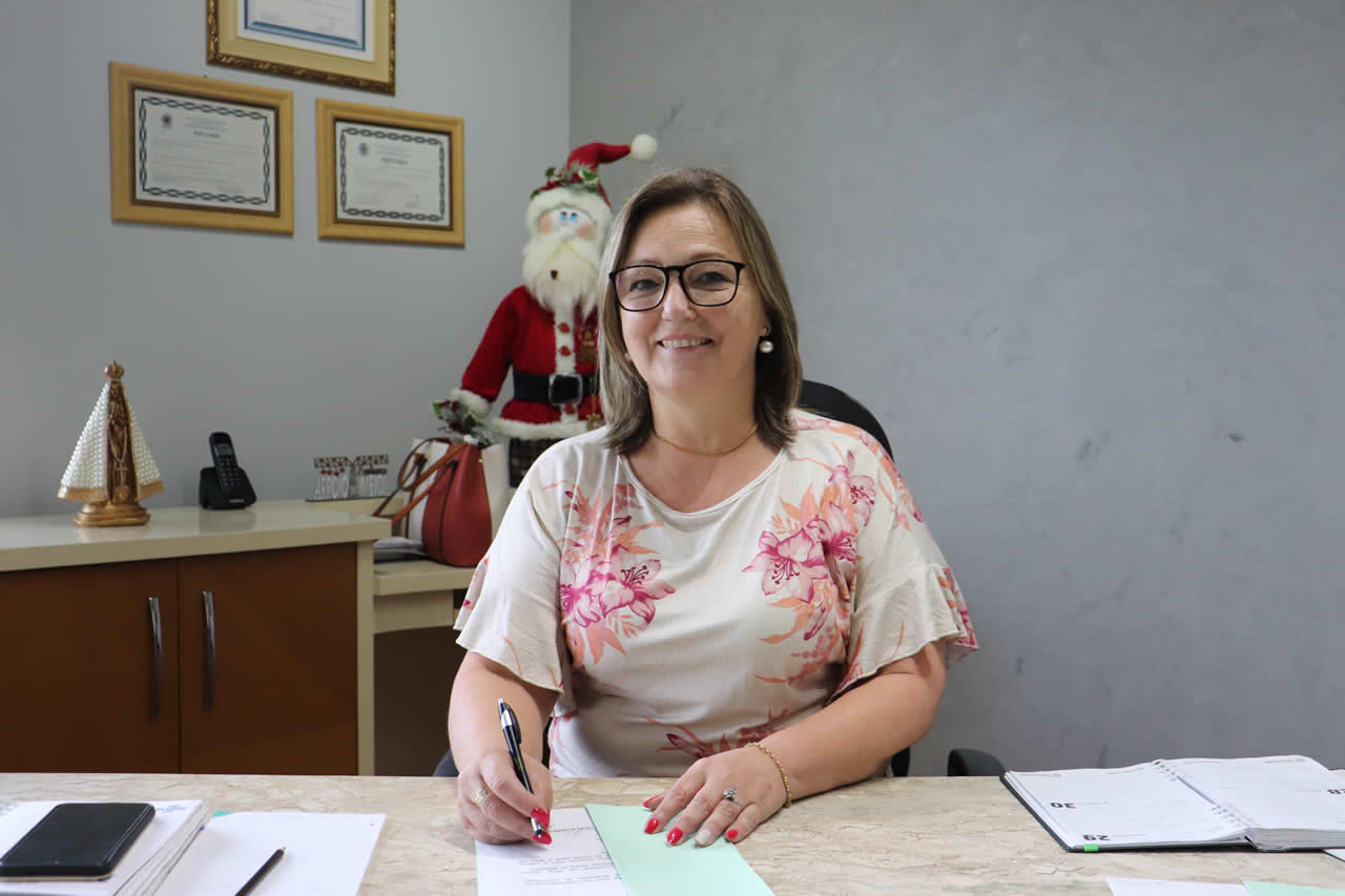 Adriana Meneghini Lermen assume o Executivo