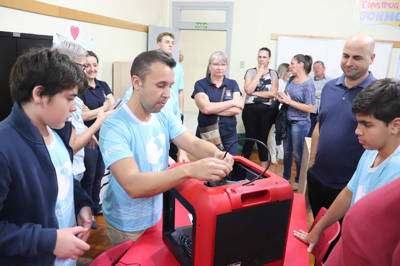 Sala de Robótica estimula a capacitação tecnológica dos estudantes