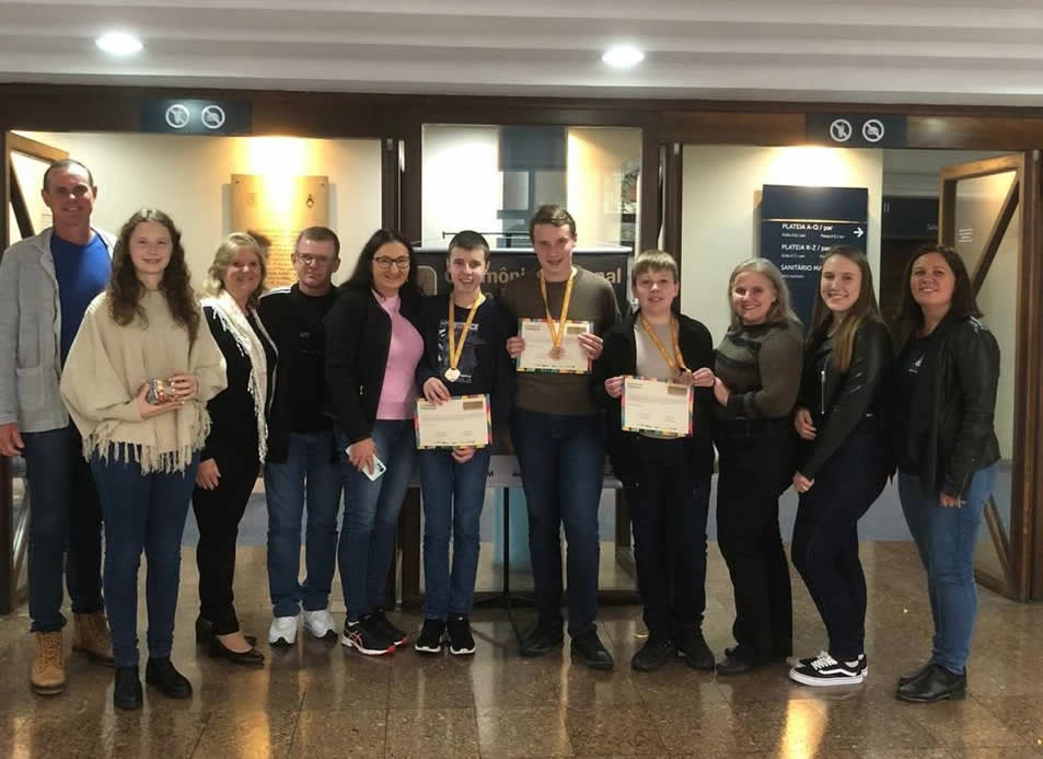 Alunos do município recebem medalhas de prata e bronze da OBMEP