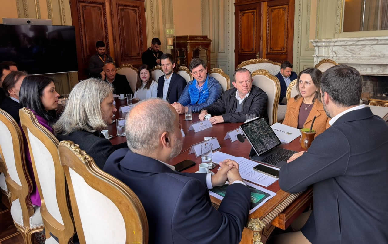 Arroio do Meio e Lajeado formalizam solicitação de nova ponte ao governador