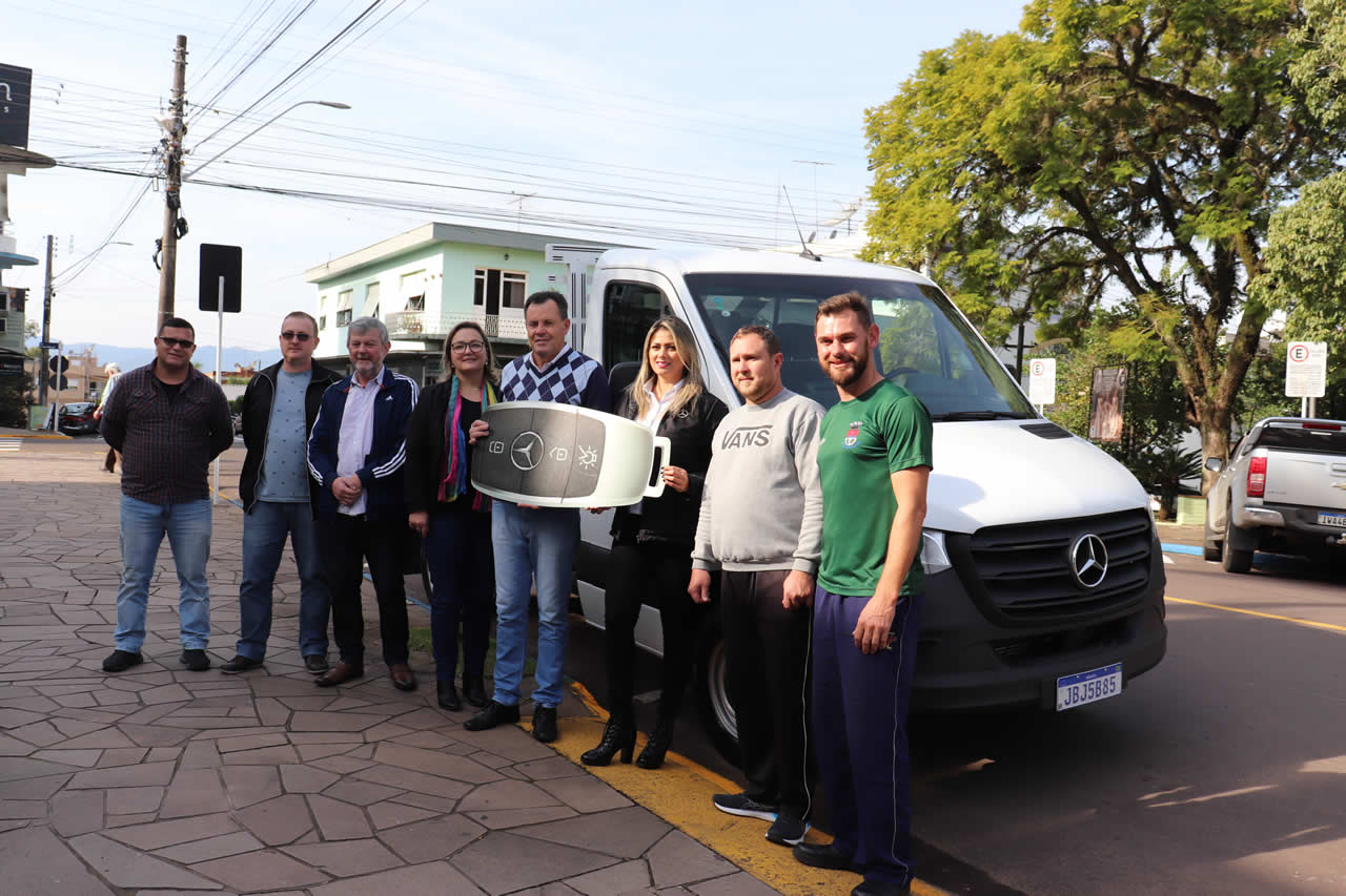 Município adquire veículo para o departamento de Serviços Urbanos