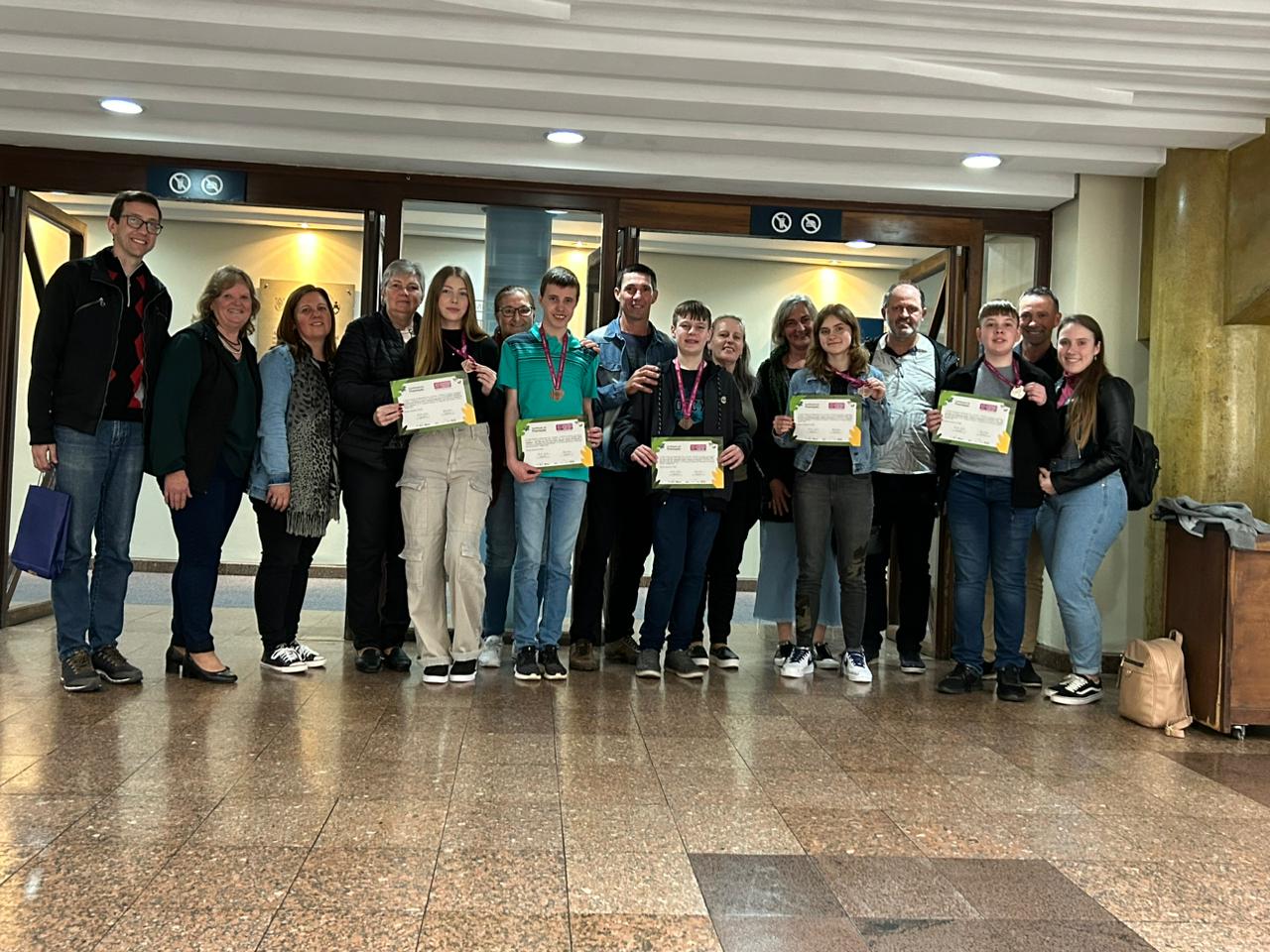 Alunos de Arroio do Meio recebem medalhas de prata e bronze da OBMEP