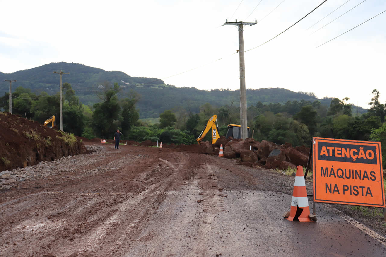 Começam obras de conclusão da pavimentação asfáltica na Rua D. Pedro II