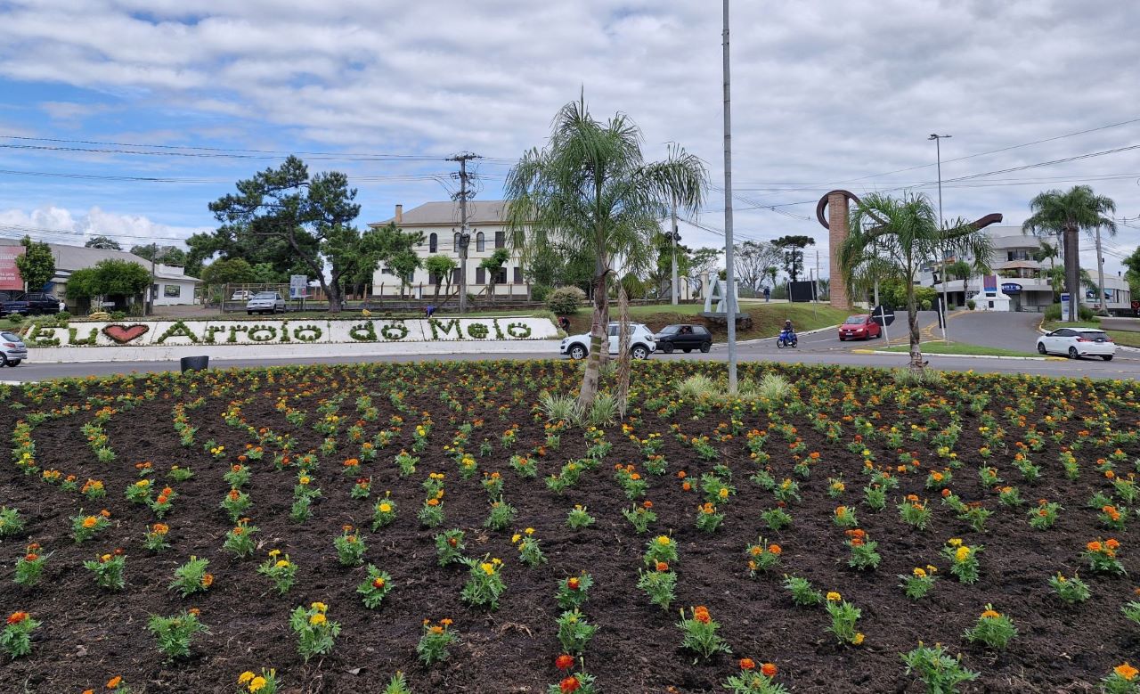Manutenção e embelezamento renovam espaços públicos de Arroio do Meio
