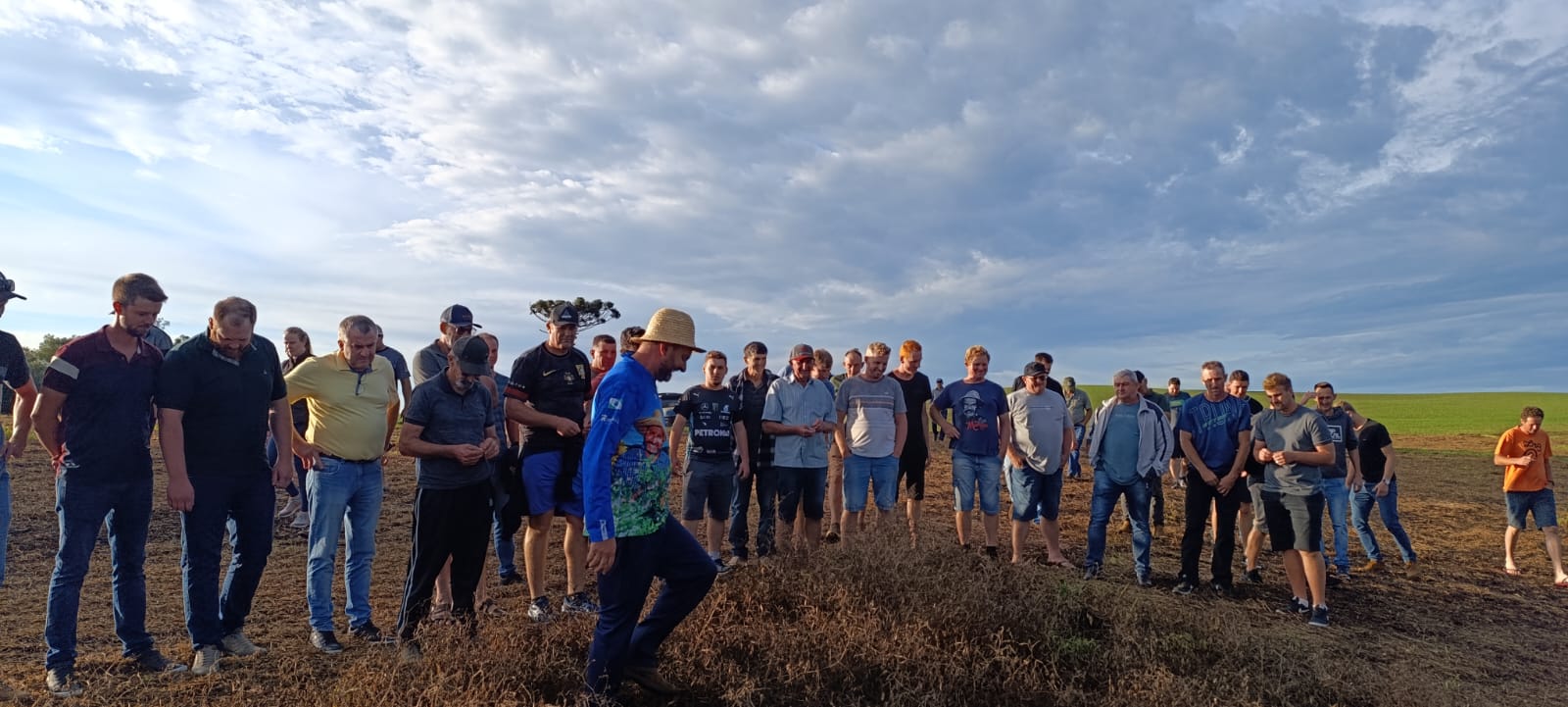 Produtores de Arroio do Meio participam de saída de campo em propriedade do Paraná