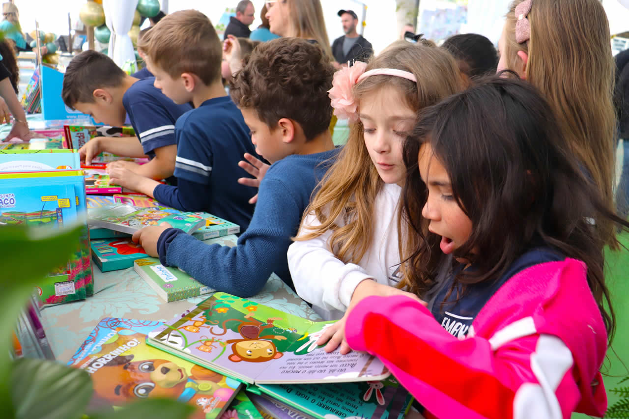 Feira do Livro reforça o espírito comunitário e marca a retomada cultural