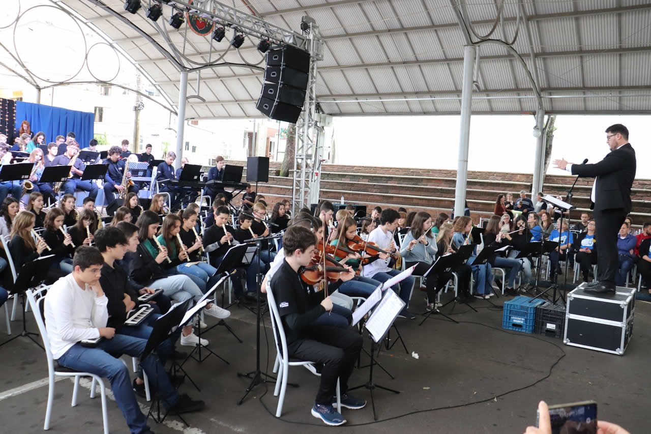 Feira do Livro segue com intensa programação até sexta-feira