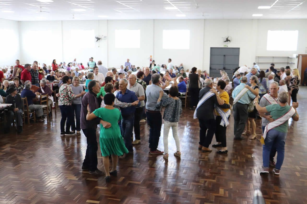 Grupos comemoram volta dos bailes após a pandemia