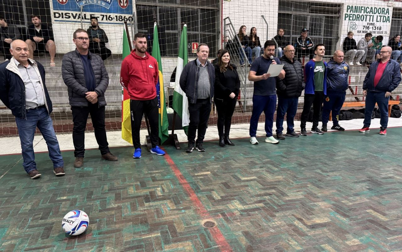 Campeonato reúne 18 equipes e terá rodadas nas noites de terças e sextas-feiras
