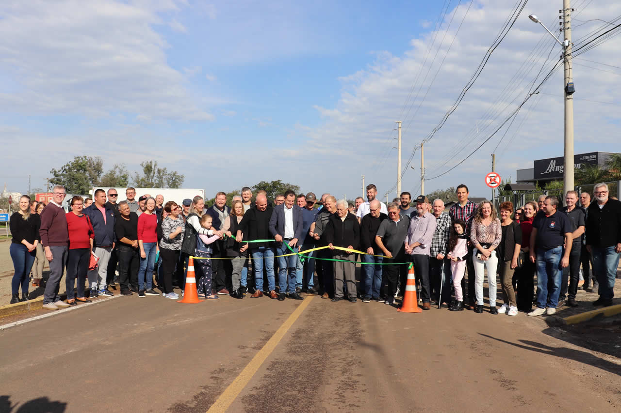 Pavimentação asfáltica da Rua Juscelino Kubitschek é entregue
