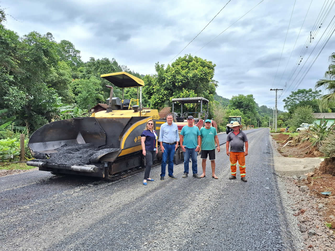 Município conclui mais um trecho de asfalto em Picada Arroio do Meio