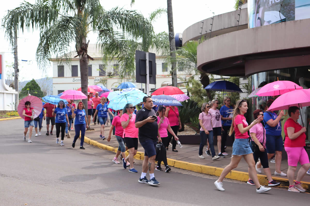 Caminhada das Sombrinhas frisa importância para o autocuidado e prevenção