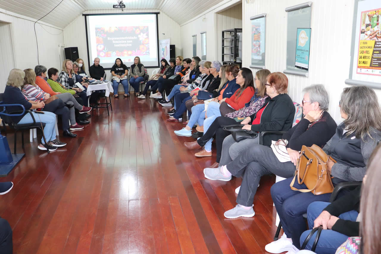 Roda de conversa aborda a representatividade da mulher na sociedade