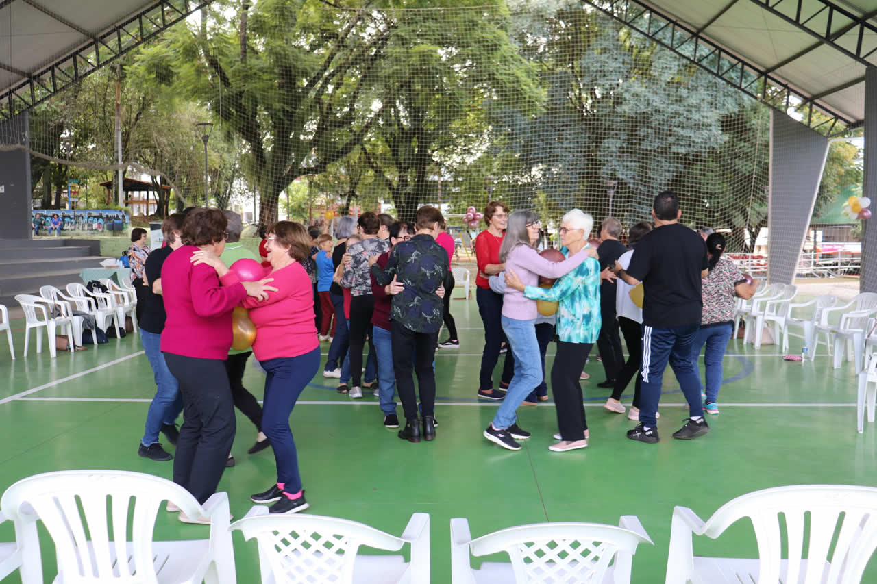 Cras realiza atividade especial alusiva ao Dia das Mães