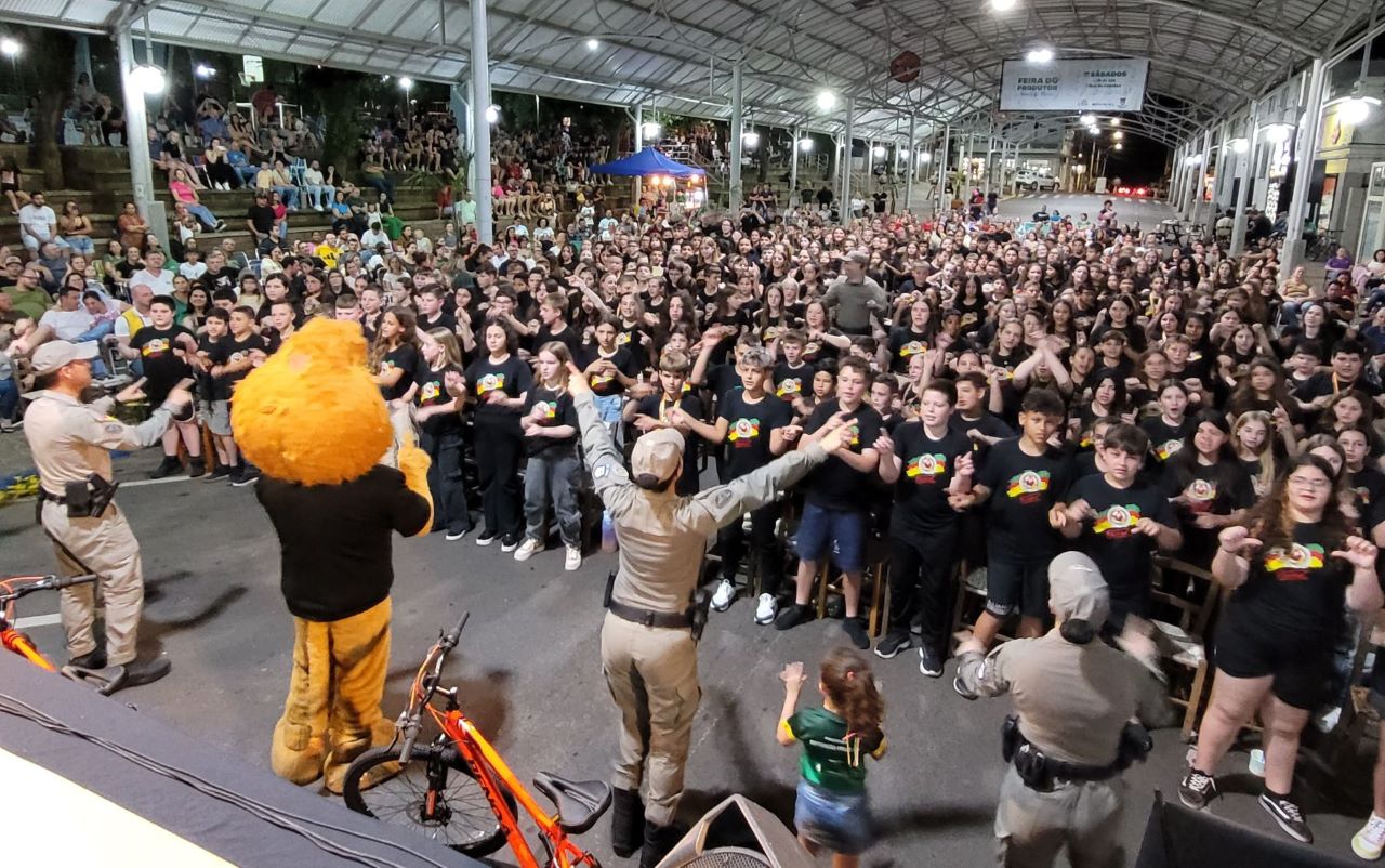 Formatura do Proerd reúne alunos e famílias em noite de celebração