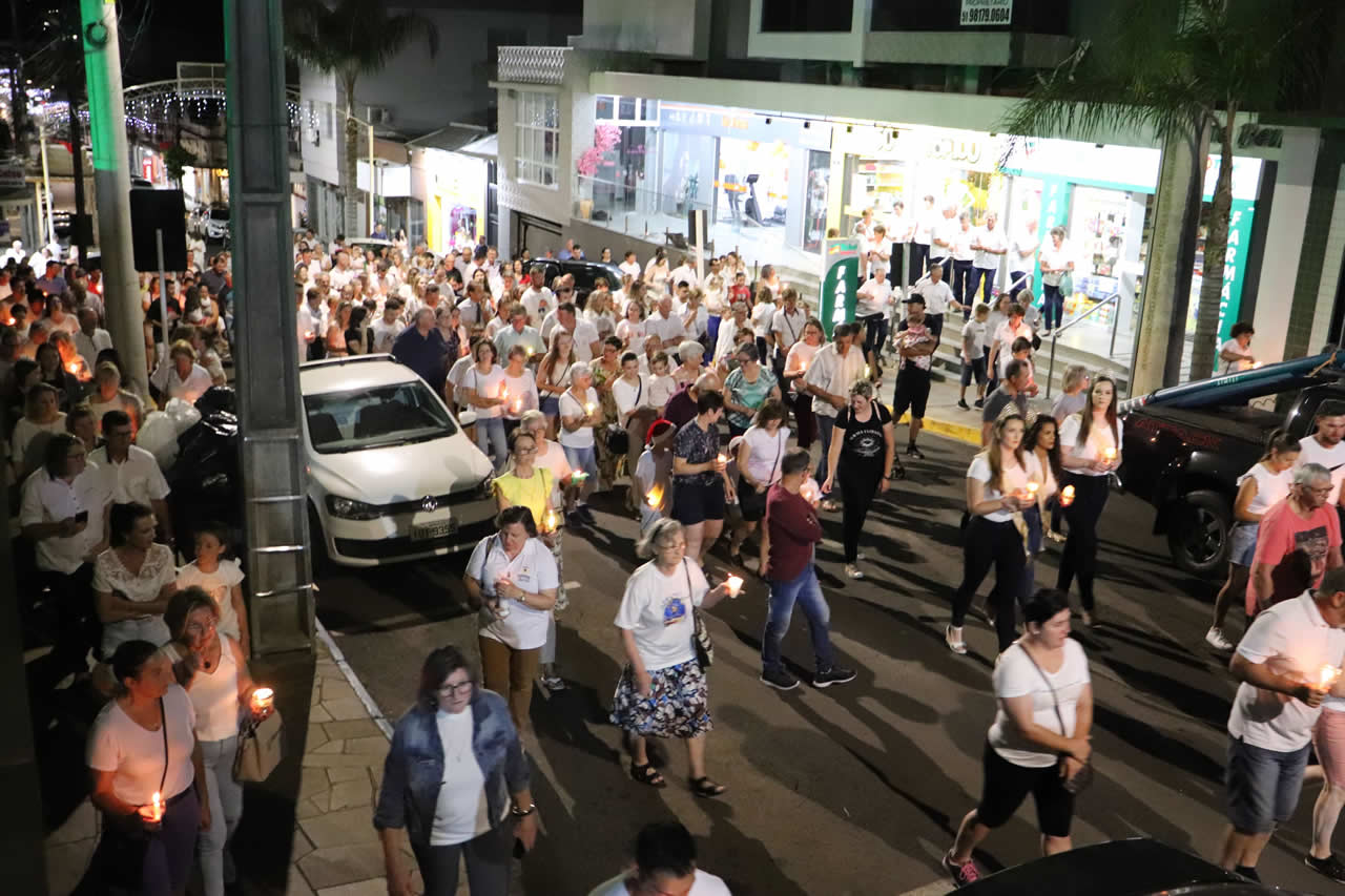 Caminhada Natalina reúne centenas de pessoas e evidencia o espírito natalino