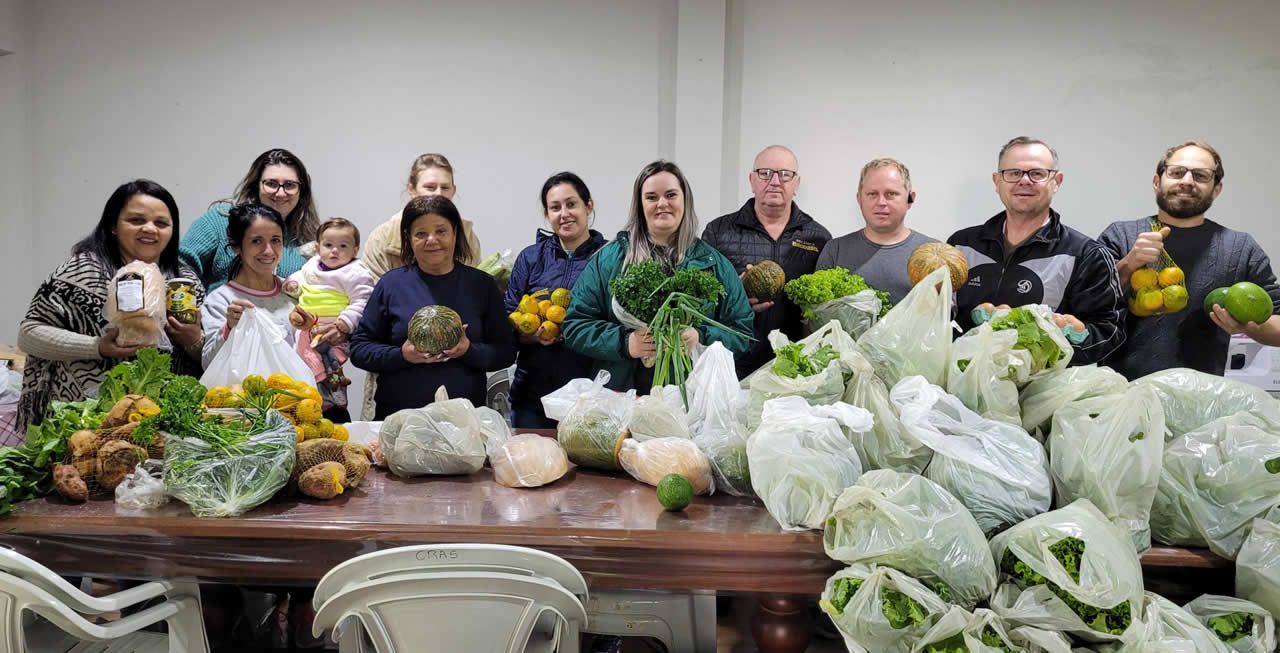 PAA entrega cestas de alimentos para famílias e entidades